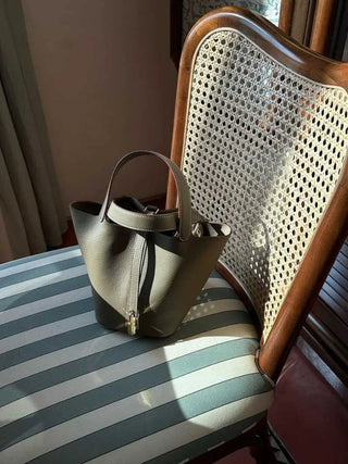 Nora - Classic Lock Detail Pebble Grain Tote Bag